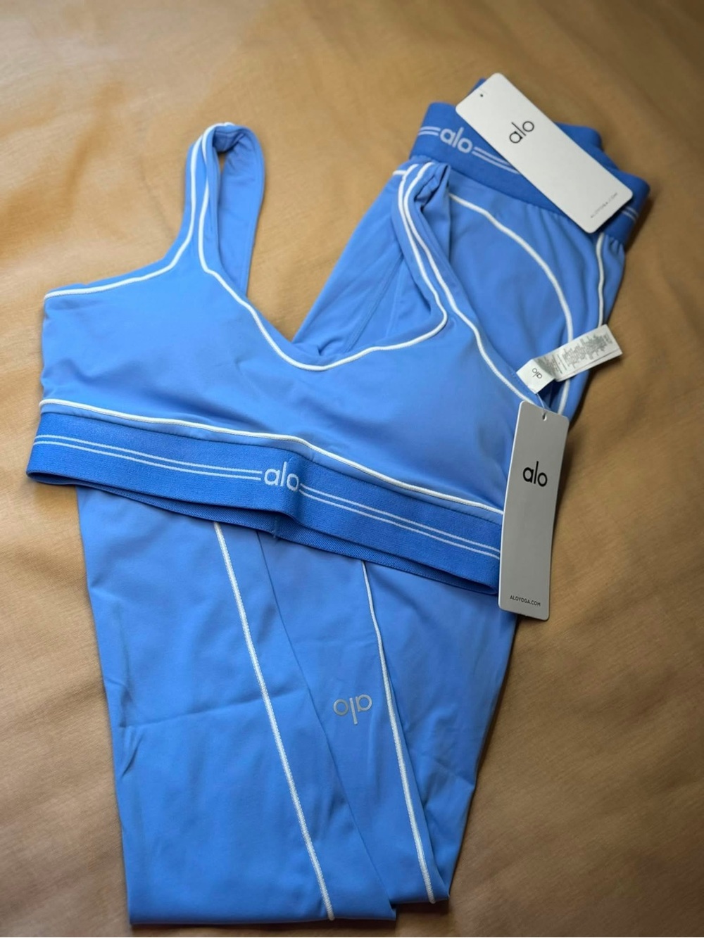 ALO Yoga Sky Blue Sports Bra and Legging Set with White Piping
